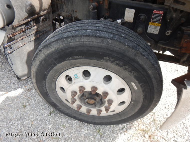 image for item FN9306 2008 Mack CHU  semi truck