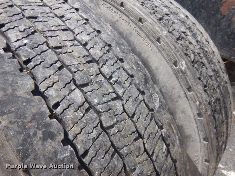 image for item FN9306 2008 Mack CHU  semi truck