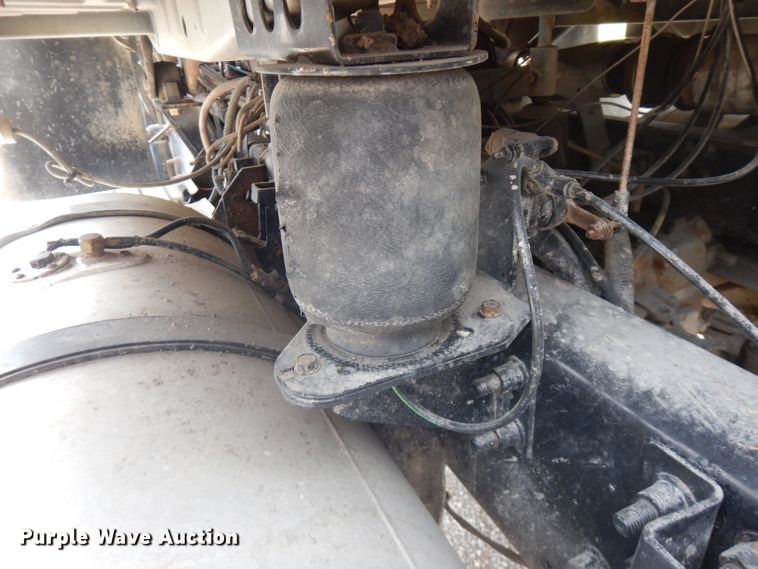 image for item FN9306 2008 Mack CHU  semi truck