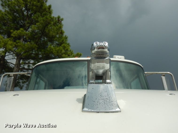 image for item FN9306 2008 Mack CHU  semi truck