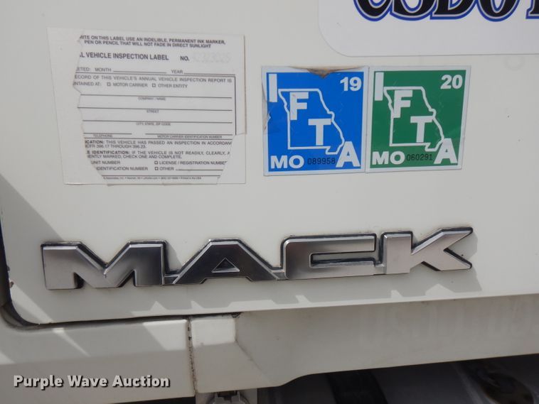 image for item FN9306 2008 Mack CHU  semi truck