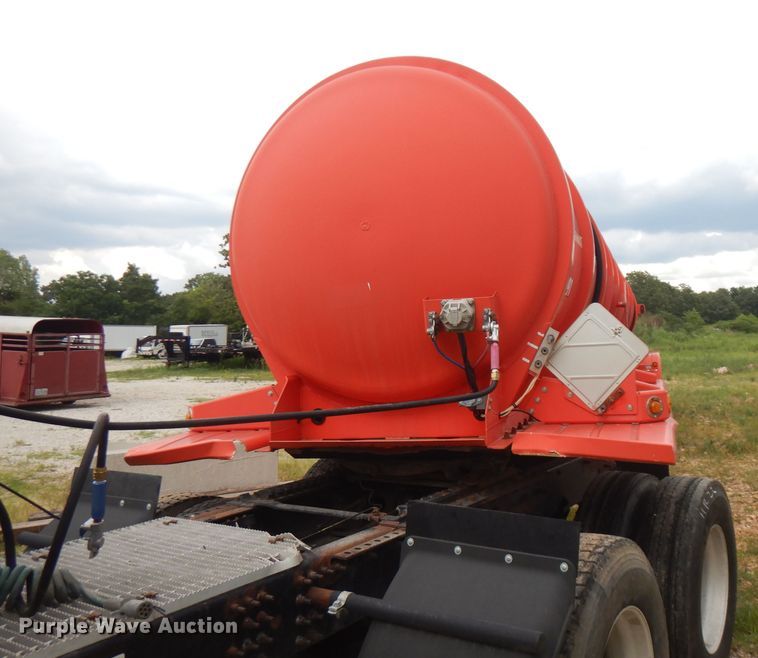 image for item FN9308 2004 Heil tank trailer