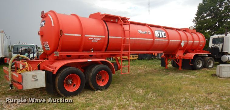image for item FN9308 2004 Heil tank trailer