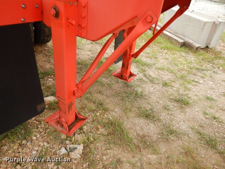 image for item FN9308 2004 Heil tank trailer