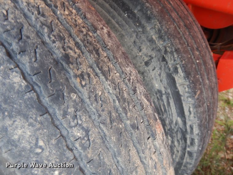 image for item FN9308 2004 Heil tank trailer