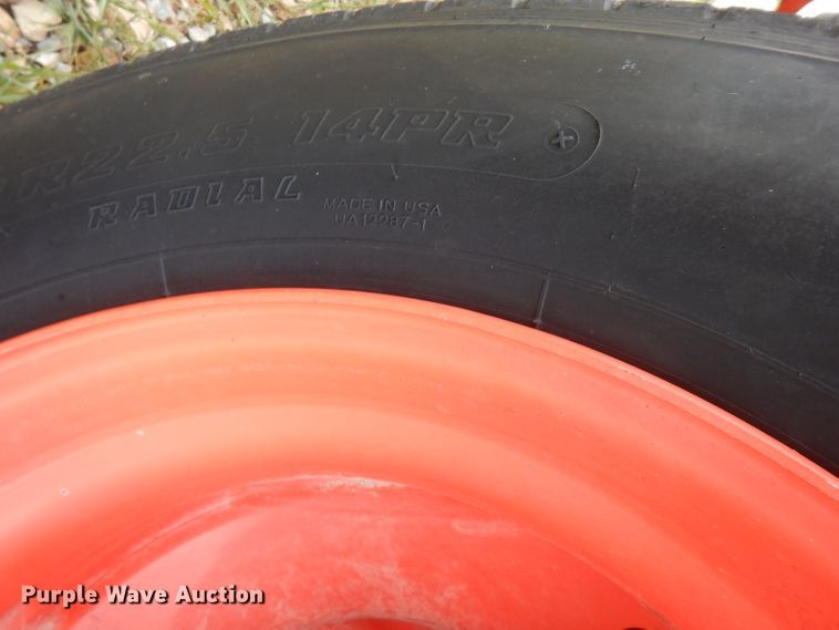 image for item FN9308 2004 Heil tank trailer