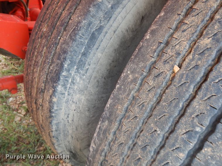 image for item FN9308 2004 Heil tank trailer