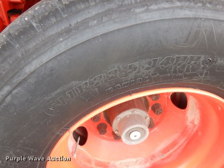 image for item FN9308 2004 Heil tank trailer