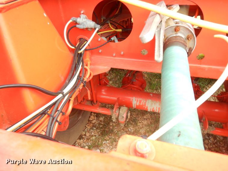 image for item FN9308 2004 Heil tank trailer