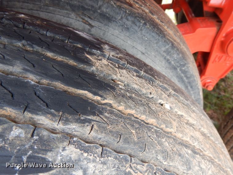 image for item FN9308 2004 Heil tank trailer