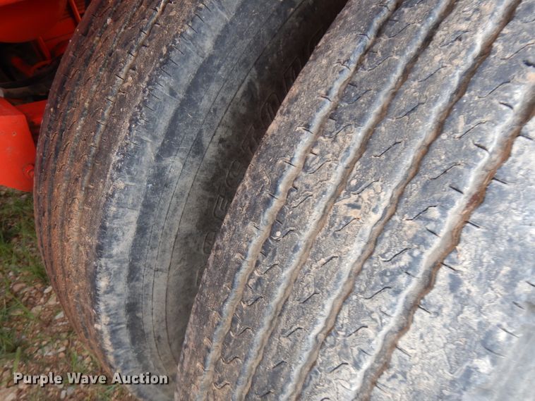 image for item FN9308 2004 Heil tank trailer