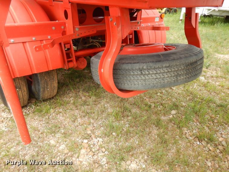 image for item FN9308 2004 Heil tank trailer