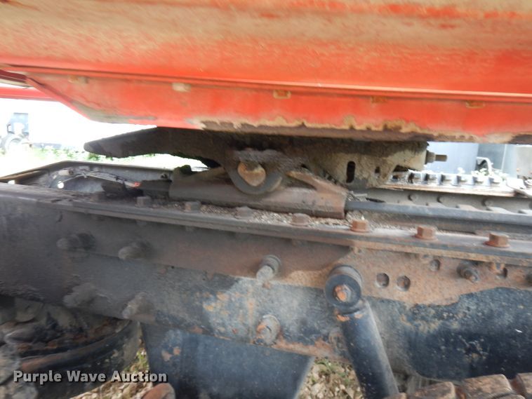 image for item FN9308 2004 Heil tank trailer