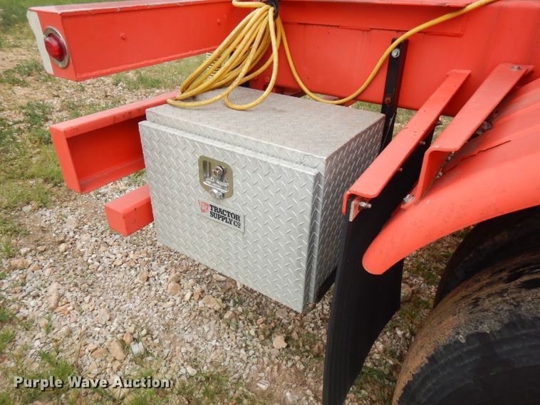 image for item FN9308 2004 Heil tank trailer