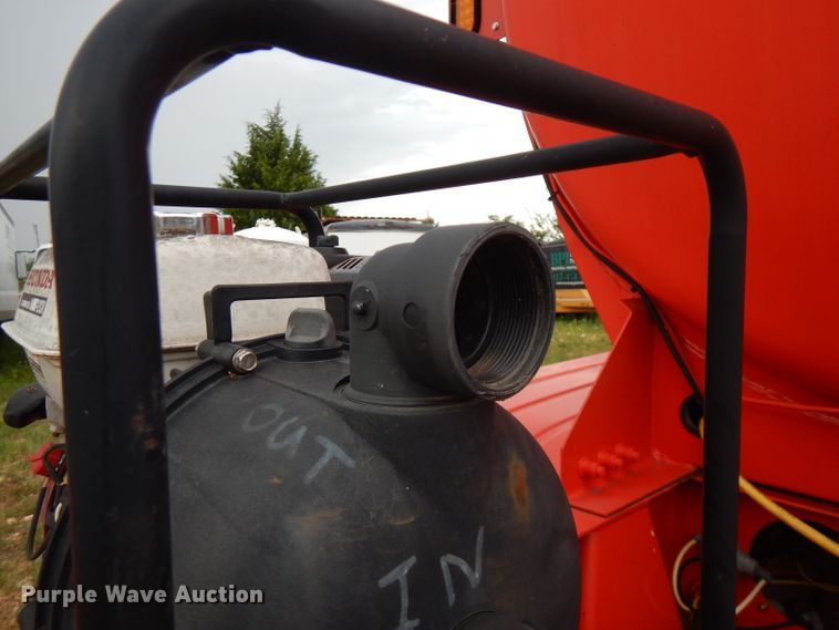 image for item FN9308 2004 Heil tank trailer