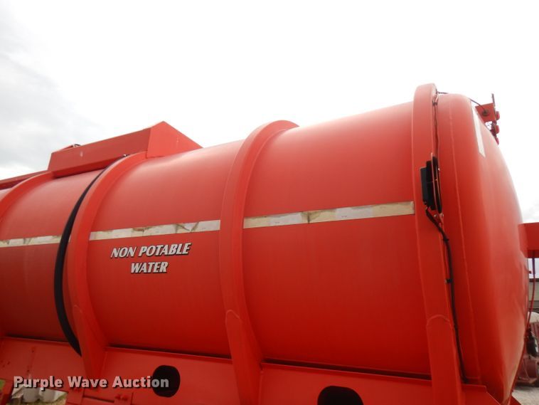 image for item FN9308 2004 Heil tank trailer