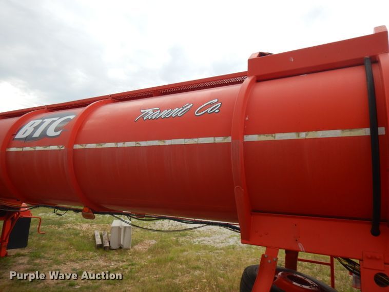 image for item FN9308 2004 Heil tank trailer