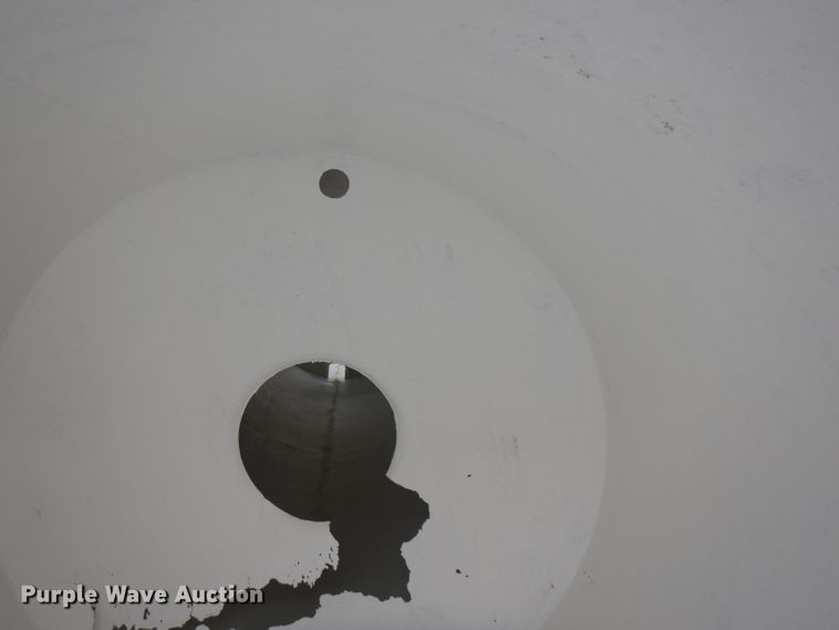 image for item FN9308 2004 Heil tank trailer