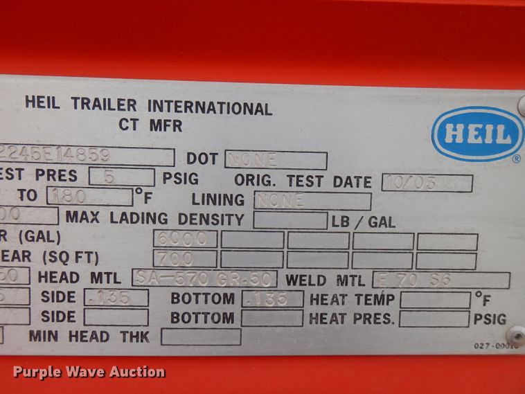 image for item FN9308 2004 Heil tank trailer