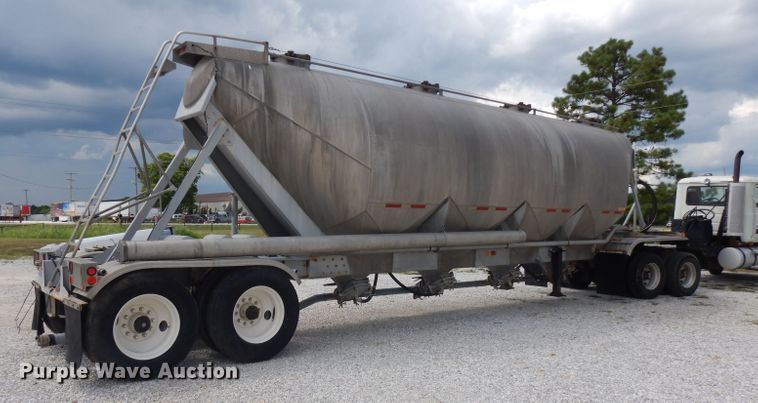 image for item FN9310 1990 Fruehauf pneumatic dry bulk trailer