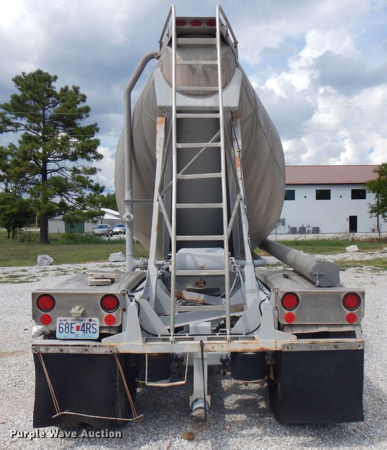 image for item FN9310 1990 Fruehauf pneumatic dry bulk trailer