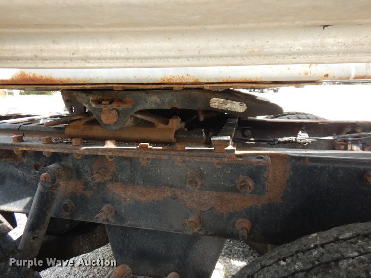 image for item FN9310 1990 Fruehauf pneumatic dry bulk trailer