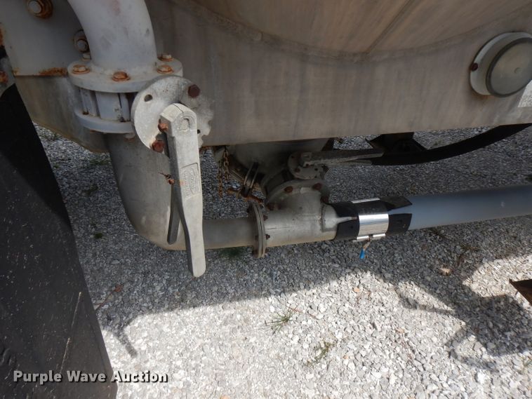 image for item FN9310 1990 Fruehauf pneumatic dry bulk trailer