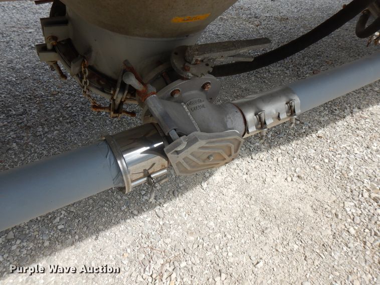 image for item FN9310 1990 Fruehauf pneumatic dry bulk trailer