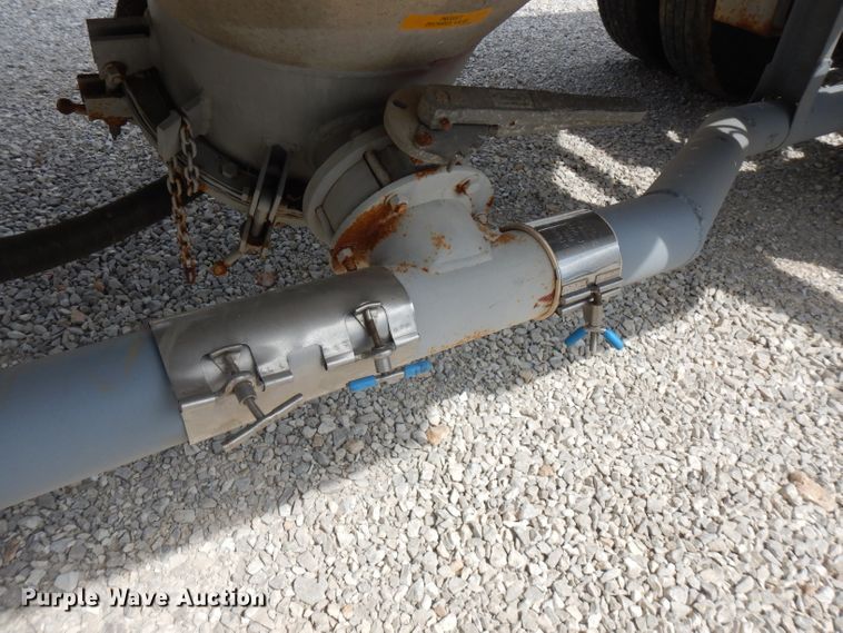 image for item FN9310 1990 Fruehauf pneumatic dry bulk trailer