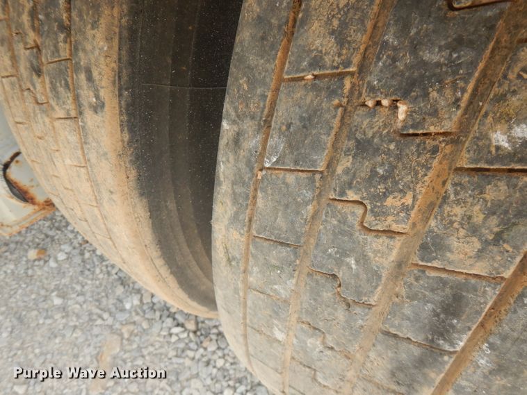 image for item FN9310 1990 Fruehauf pneumatic dry bulk trailer