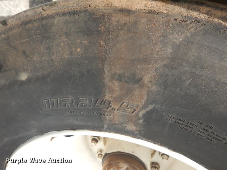 image for item FN9310 1990 Fruehauf pneumatic dry bulk trailer