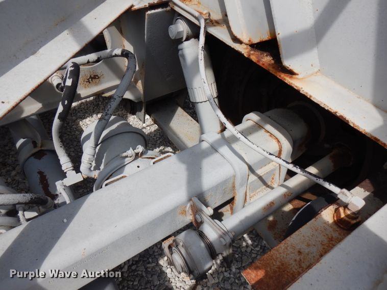 image for item FN9310 1990 Fruehauf pneumatic dry bulk trailer