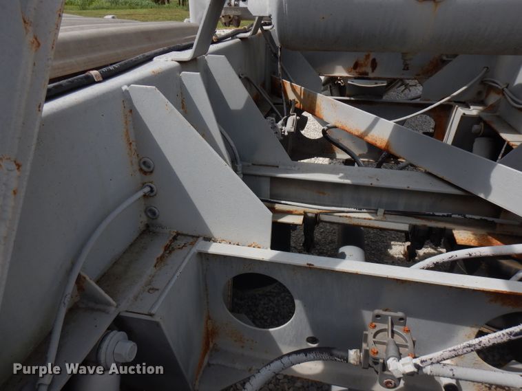 image for item FN9310 1990 Fruehauf pneumatic dry bulk trailer