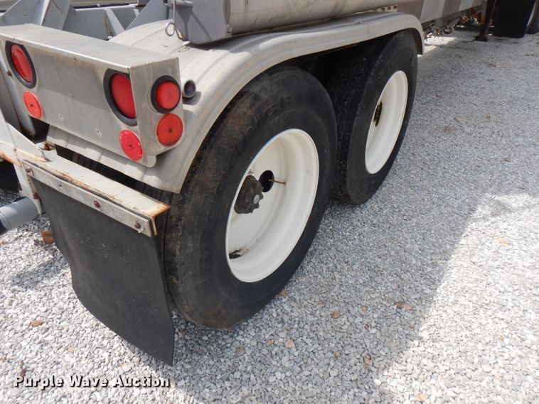 image for item FN9310 1990 Fruehauf pneumatic dry bulk trailer