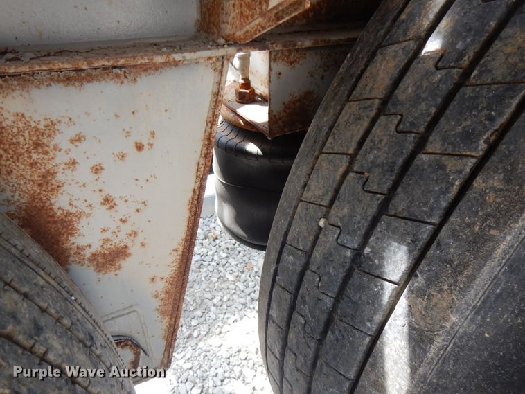 image for item FN9310 1990 Fruehauf pneumatic dry bulk trailer