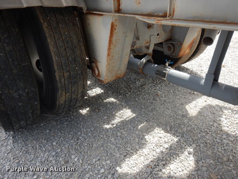 image for item FN9310 1990 Fruehauf pneumatic dry bulk trailer