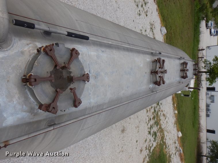 image for item FN9310 1990 Fruehauf pneumatic dry bulk trailer