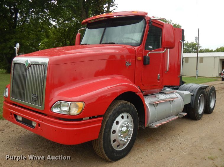 image for item FN9316 2000 International 9400i  semi truck