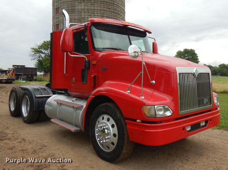 image for item FN9316 2000 International 9400i  semi truck