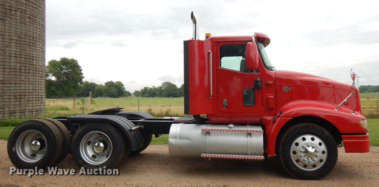 image for item FN9316 2000 International 9400i  semi truck