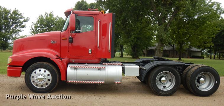 image for item FN9316 2000 International 9400i  semi truck