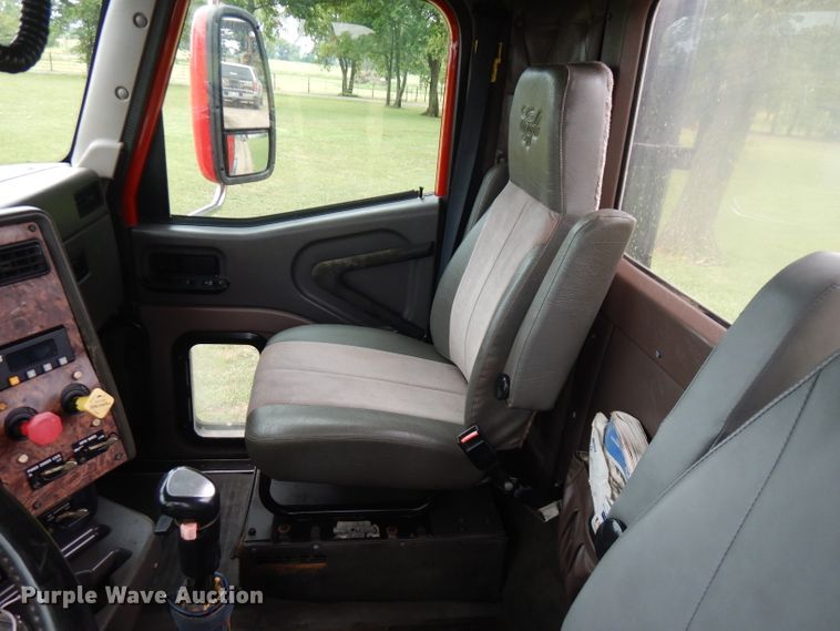 image for item FN9316 2000 International 9400i  semi truck