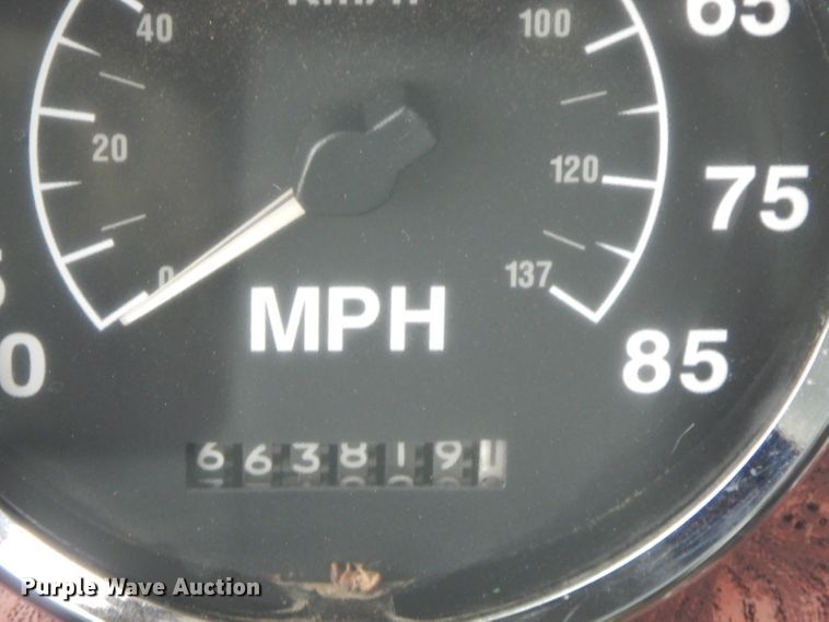 image for item FN9316 2000 International 9400i  semi truck