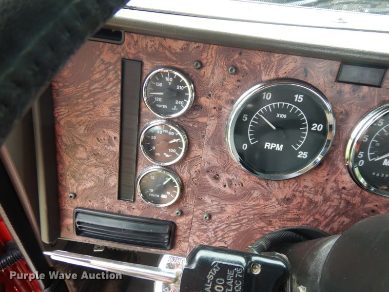 image for item FN9316 2000 International 9400i  semi truck