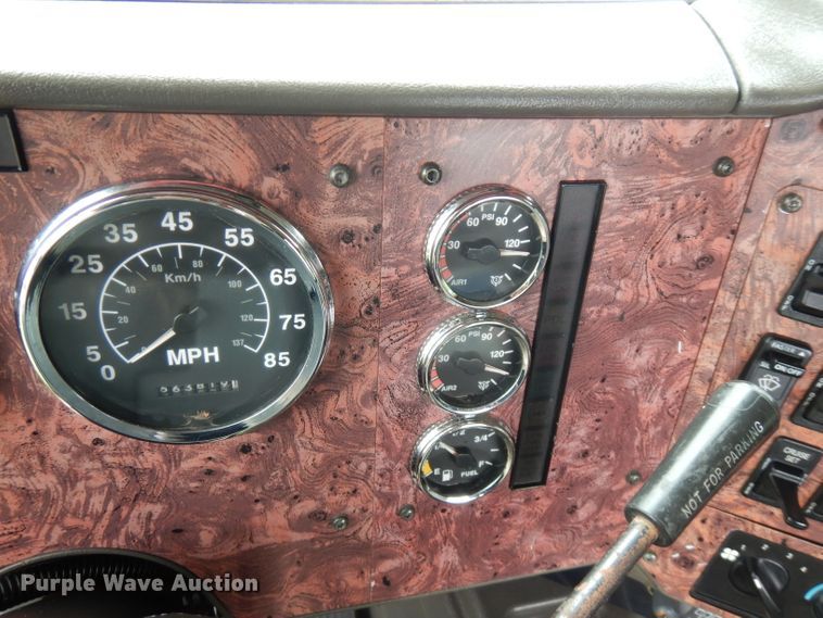 image for item FN9316 2000 International 9400i  semi truck