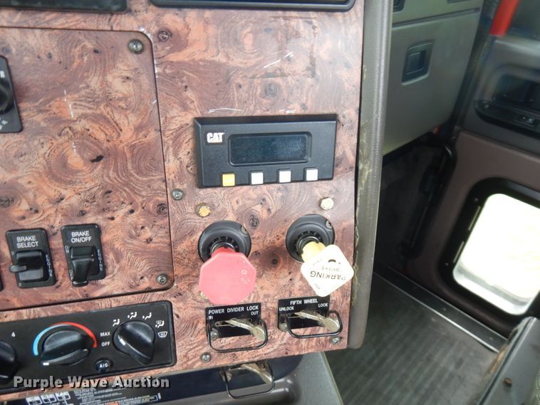 image for item FN9316 2000 International 9400i  semi truck