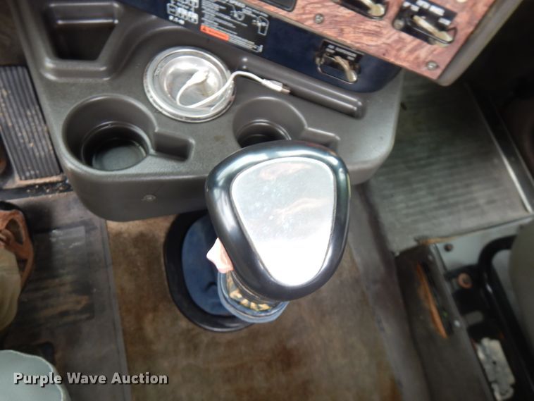 image for item FN9316 2000 International 9400i  semi truck