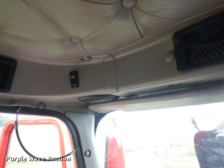 image for item FN9316 2000 International 9400i  semi truck