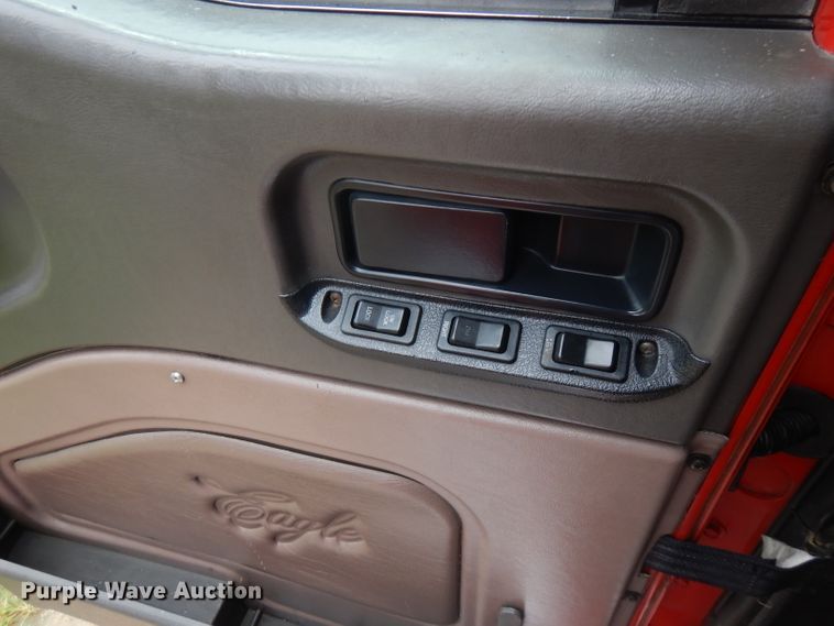 image for item FN9316 2000 International 9400i  semi truck