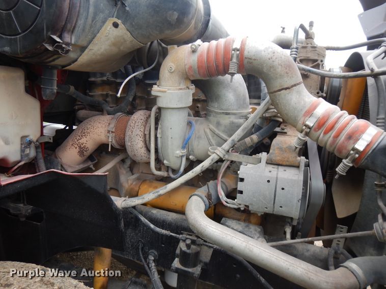 image for item FN9316 2000 International 9400i  semi truck